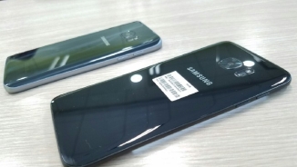 Samsung Galaxy S7 Edge Arrives In ‘Glossy Black’: Will It Put Up A Fight Against The iPhone 7?