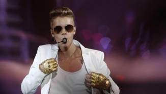 Justin Bieber Caught In Another Fan Drama! Singer Punches Fan in Europe [VIDEO]