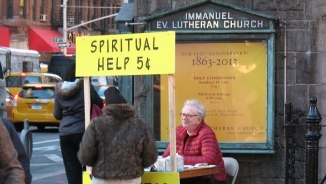 Inspired by 'Peanuts' Lucy, NY Pastor Set Up 'Spiritual Help Booth' on Sidewalk