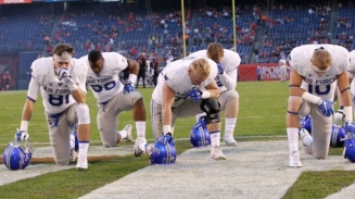 Air Force Academy Coach Tweets to Evangelize God, Draws 'Church and State' Criticism 