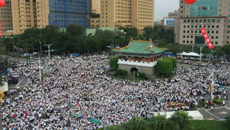 Taiwan Government's Initiation of Gay Marriage Bill Prompts Massive Protests of Tens of Thousands