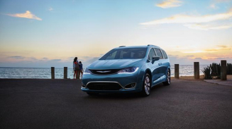 2017 Chrysler Pacifica Hybrid Is First Minivan of Its Kind