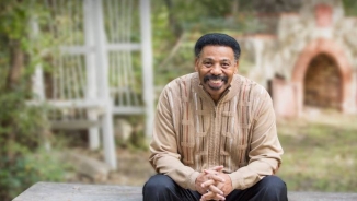 Pastor Tony Evans' New 'Detours' Book Donated to Prisoners in Ministries Campaign