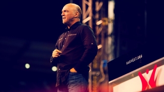 Harvest America 2017: Greg Laurie Warns Thousands of Reality of Hell, Says 'The Clock is Ticking'