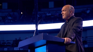 Greg Laurie Shares the Bible Verse Every Christian Should Pray Over America 