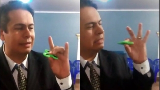 Pastor Claims Fidget Spinners are 'Satanic', Force Children to Make 'Sign of the Devil'