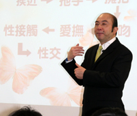 牧者認為社會對藝人慾照事件「對錯焦」