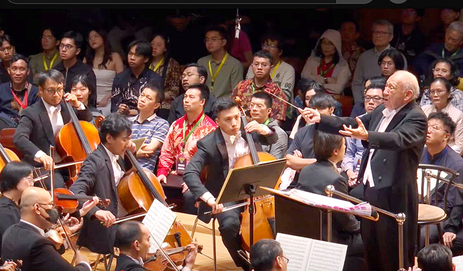 雅加達交響樂團15周年巡迴音樂會 創辦人唐崇榮牧師擔任指揮